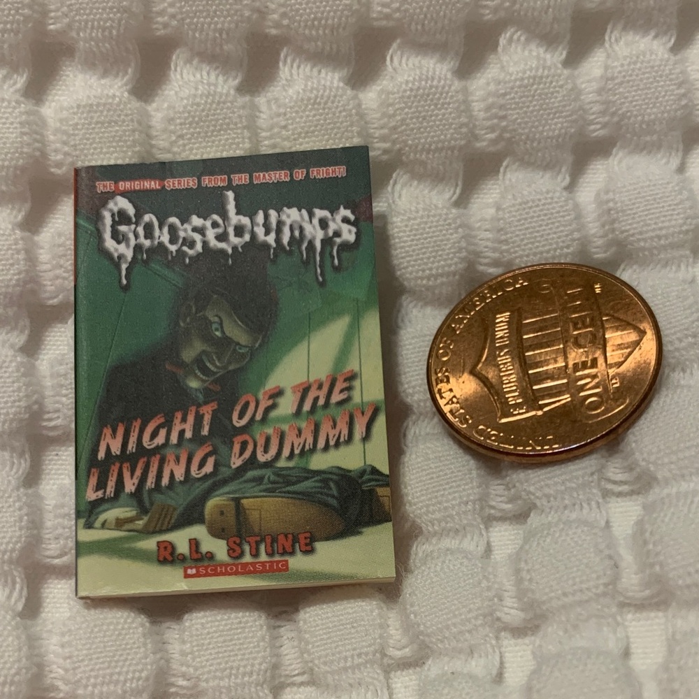 Zuru Mini Brands Series 1 Goosebumps - Night of the Living Dummy- common